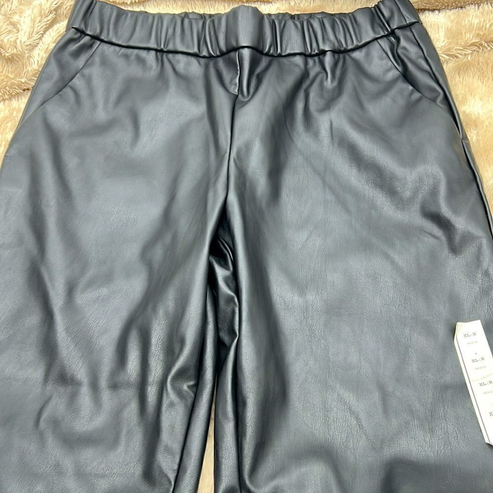 A New Day black polyurethane elastic waistband cropped pants XL